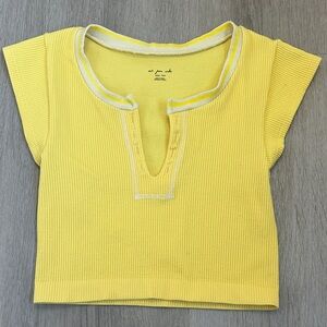 URBAN OUTFITTERS Yellow Ribbed Short Sleeve Top size Xs/S